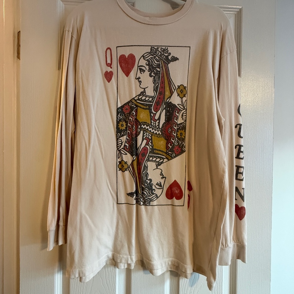 Queen of Hearts Graphic Long Sleeve Shirt